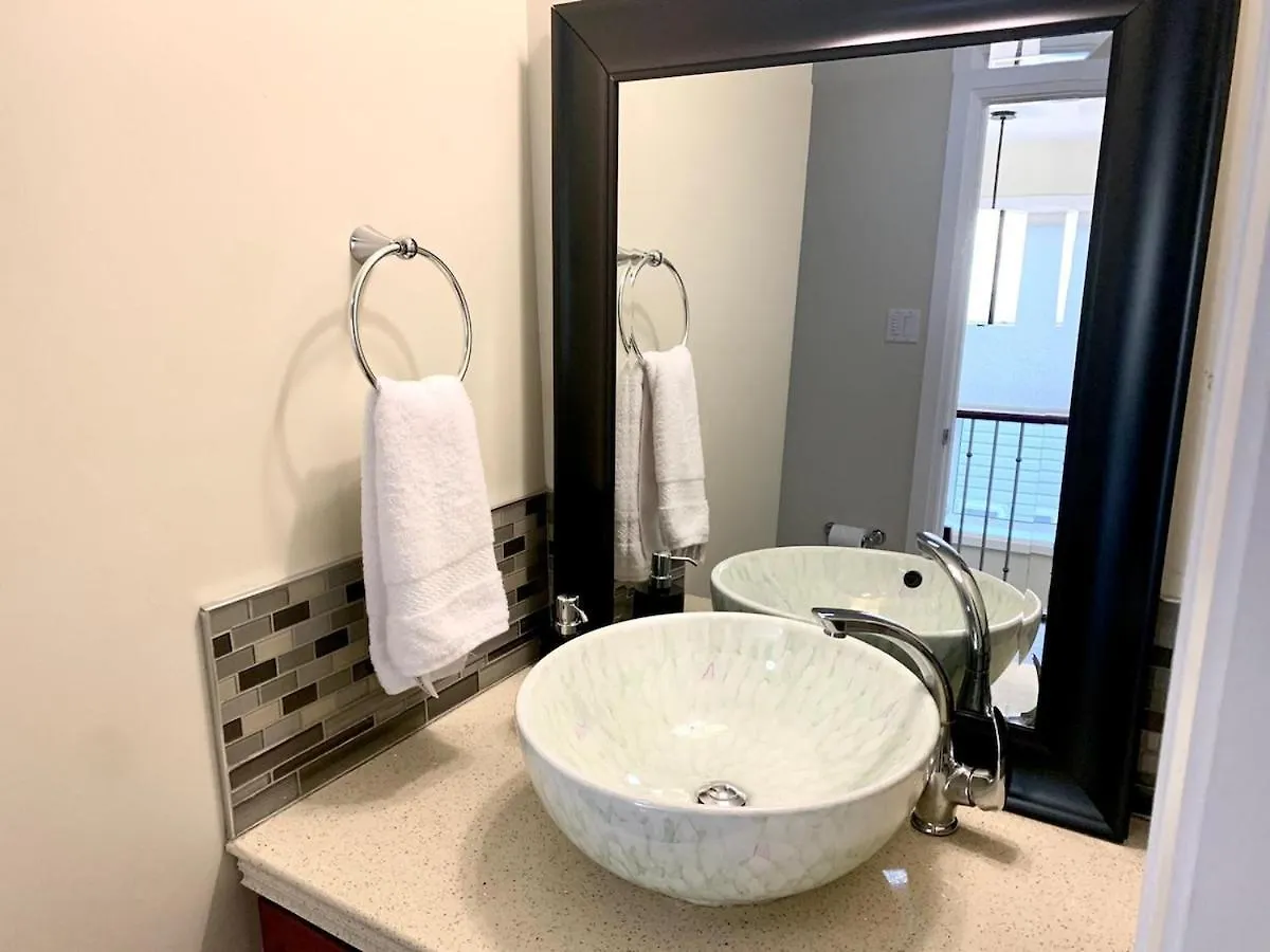 Spacious 6 Beds 3 Baths Home In Central Wifi Parking Ac Edmonton