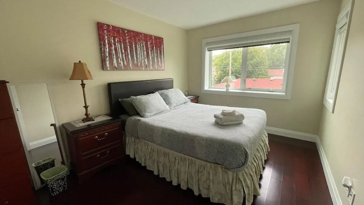 Spacious 6 Beds 3 Baths Home In Central Wifi Parking Ac Edmonton 0*,  Kanada