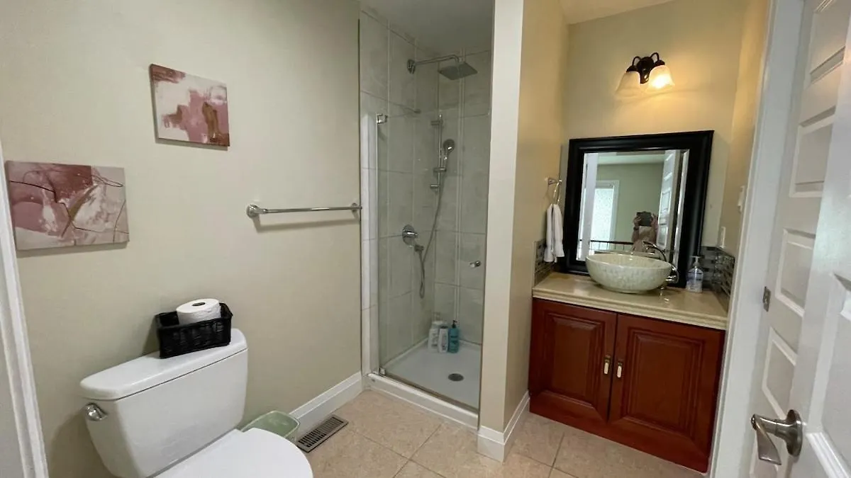 Spacious 6 Beds 3 Baths Home In Central Wifi Parking Ac Edmonton 0*,