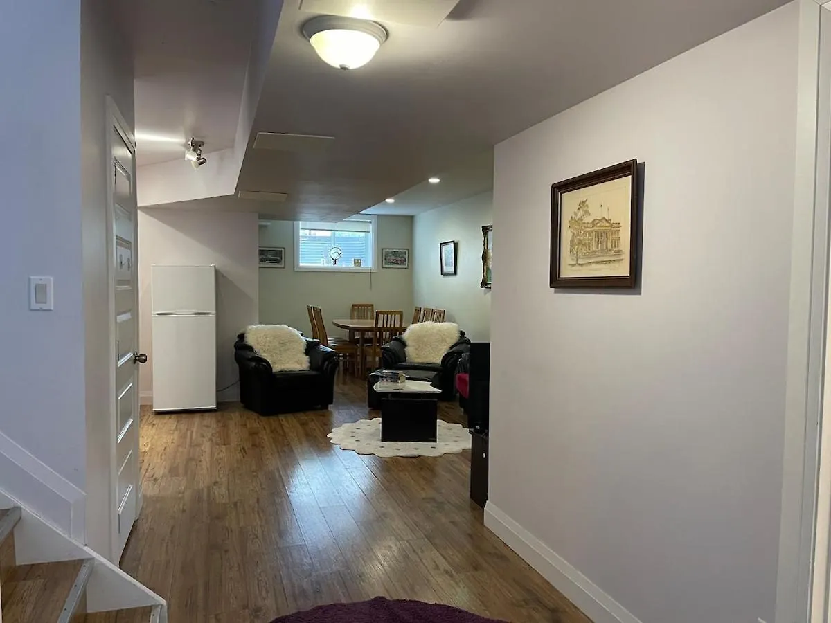 Spacious 6 Beds 3 Baths Home In Central Wifi Parking Ac Edmonton Kanada
