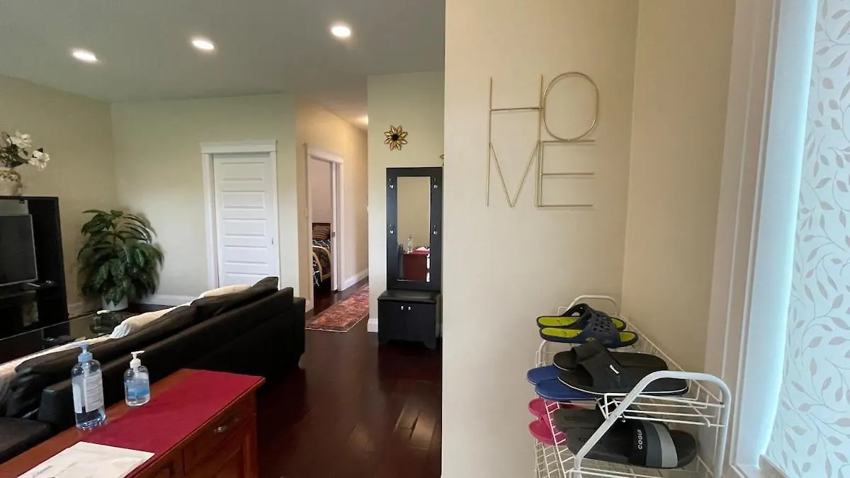 Spacious 6 Beds 3 Baths Home In Central Wifi Parking Ac Edmonton 0*,