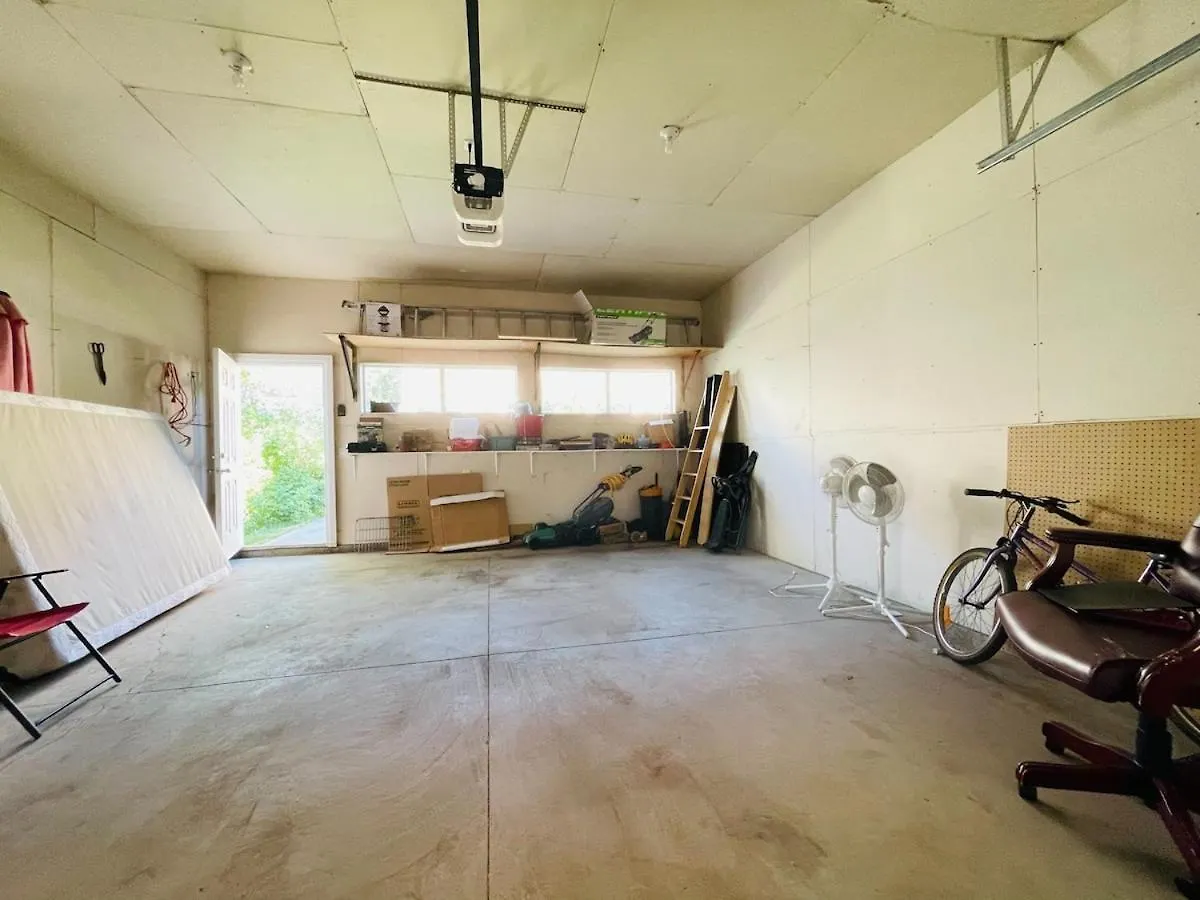 Spacious 6 Beds 3 Baths Home In Central Wifi Parking Ac Edmonton 0*,