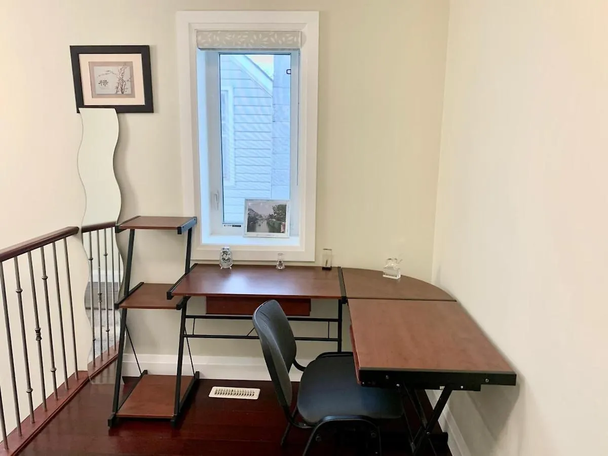 Spacious 6 Beds 3 Baths Home In Central Wifi Parking Ac Edmonton Apartmán