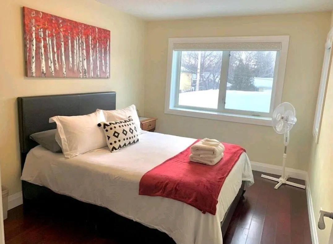 Spacious 6 Beds 3 Baths Home In Central Wifi Parking Ac Edmonton 0*,  Kanada