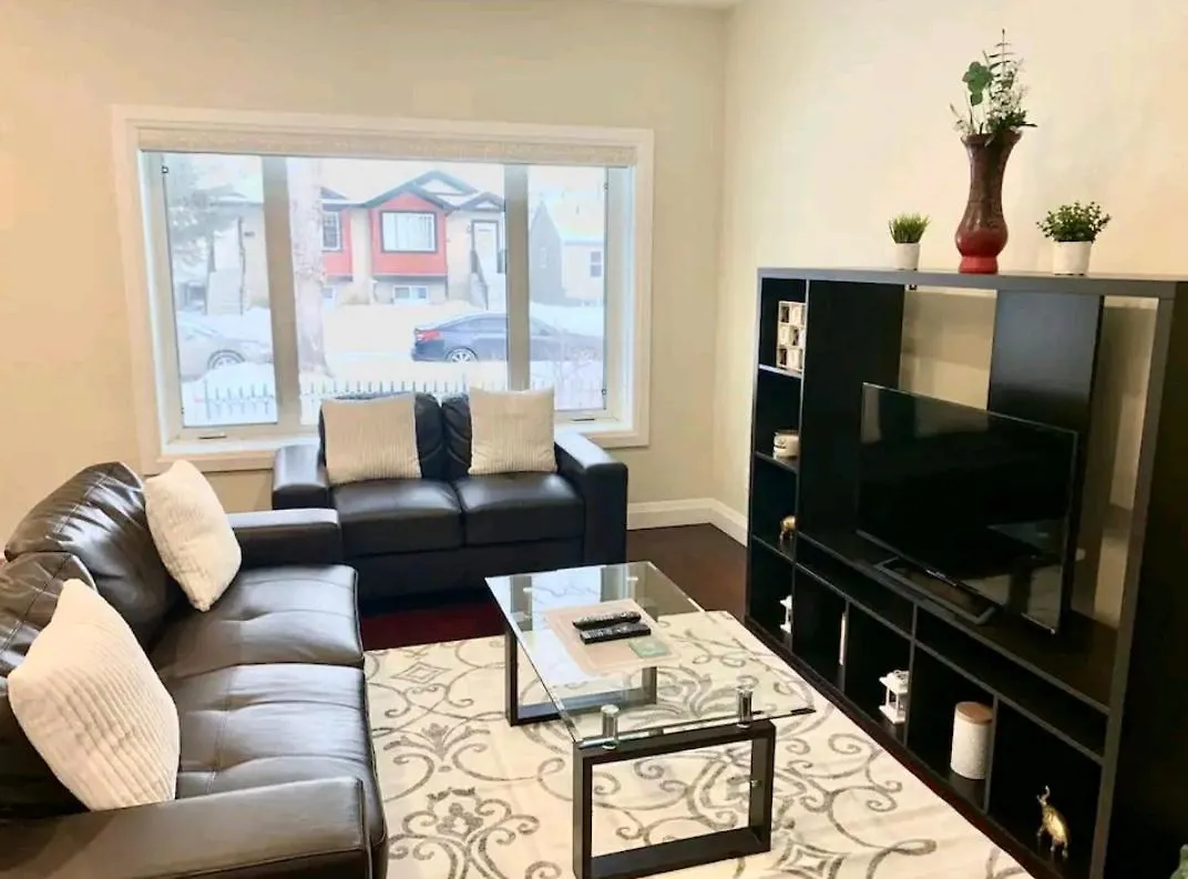 Spacious 6 Beds 3 Baths Home In Central Wifi Parking Ac Edmonton Apartmán