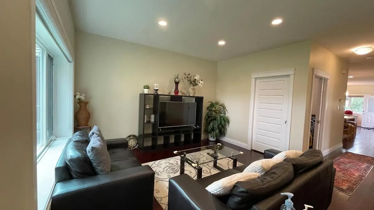 Apartment Spacious 6 Beds 3 Baths Home In Central Wifi Parking Ac Edmonton Canada