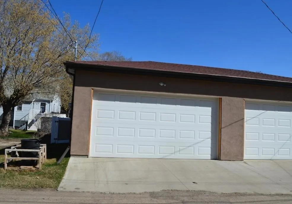 Spacious 6 Beds 3 Baths Home In Central Wifi Parking Ac Edmonton 0*,