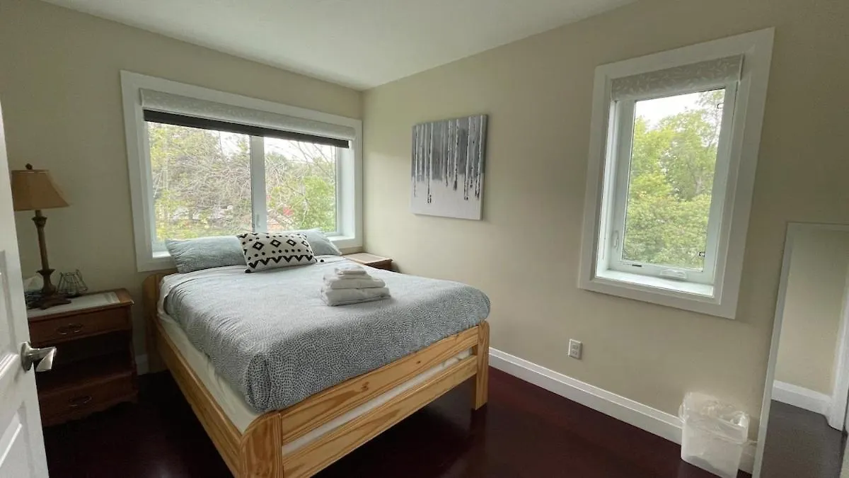 Spacious 6 Beds 3 Baths Home In Central Wifi Parking Ac Edmonton Apartment