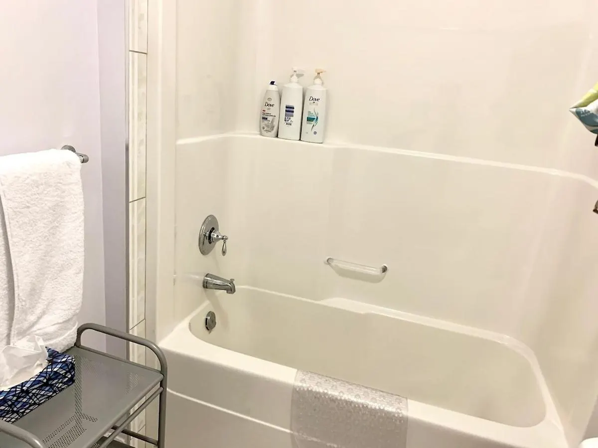 Spacious 6 Beds 3 Baths Home In Central Wifi Parking Ac Edmonton