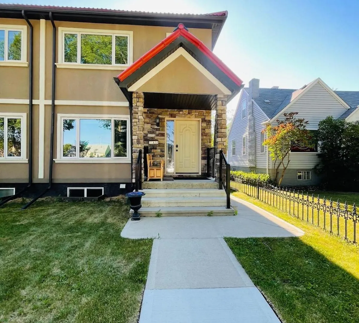 Spacious 6 Beds 3 Baths Home In Central Wifi Parking Ac Edmonton Apartment