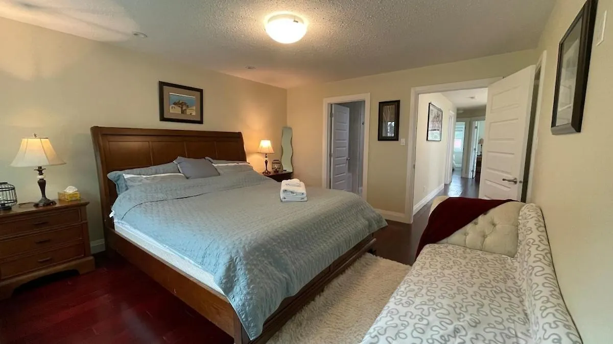 Spacious 6 Beds 3 Baths Home In Central Wifi Parking Ac Edmonton Apartment