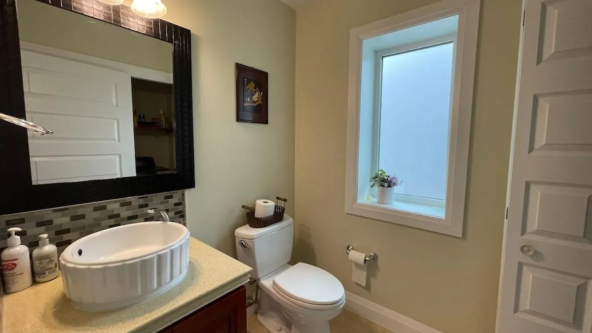 Spacious 6 Beds 3 Baths Home In Central Wifi Parking Ac Edmonton 0*,  Canada